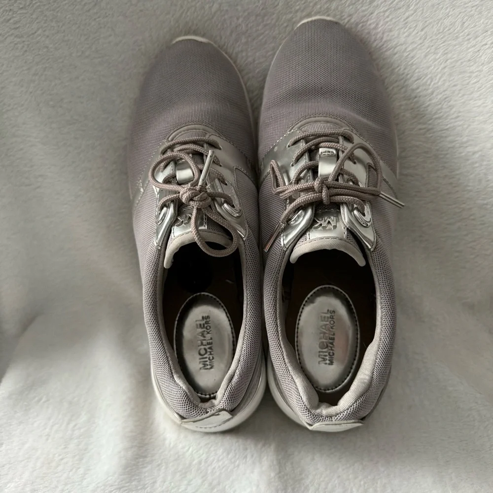 Michael Michael Kors Women's Stylish Gray and Silver Sneakers 8.5M‎